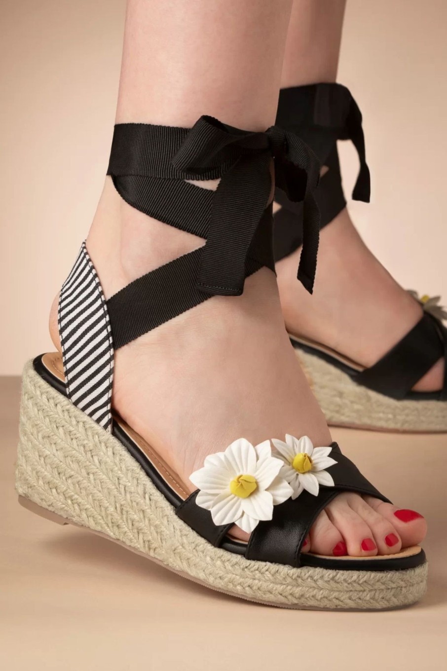 Banned Retro Keilabsatz | Lady Daisy Wedges In Schwarz