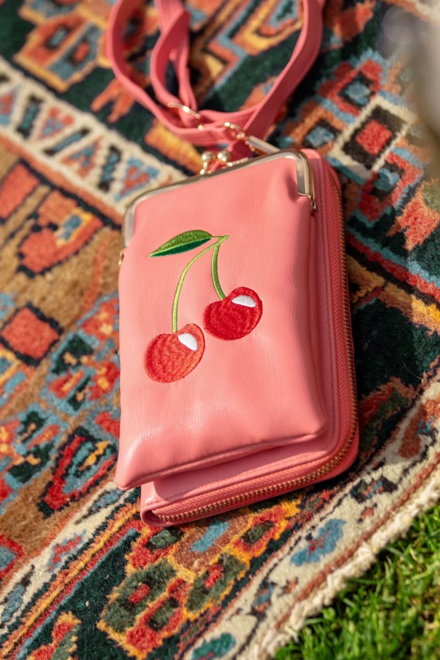 Banned Retro Geldborsen | Cherry Pie Handytasche In Korallenrosa