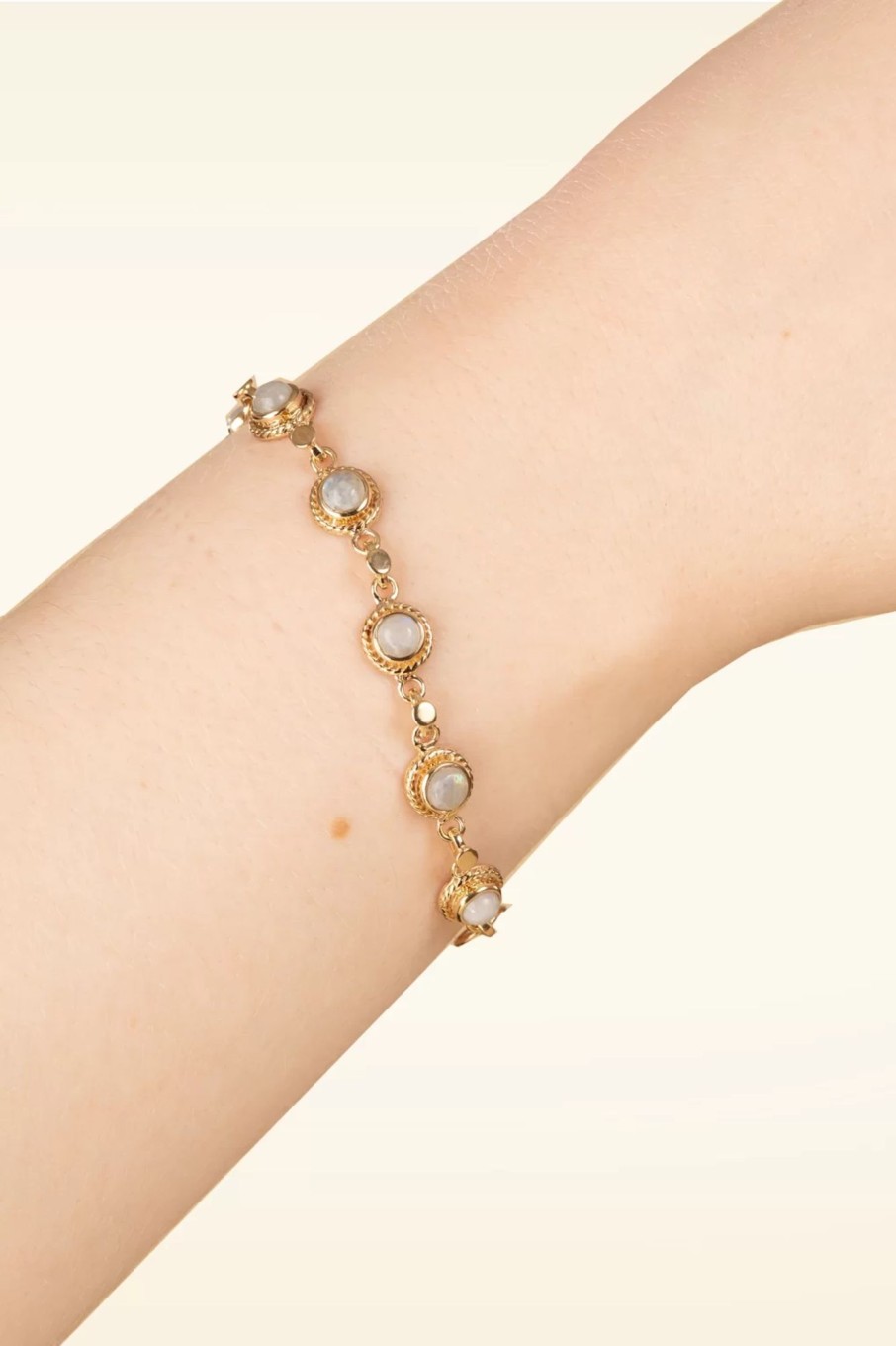 Very Cherry Schmuck | Antikes Armband In Gold Und Mondstein Weis