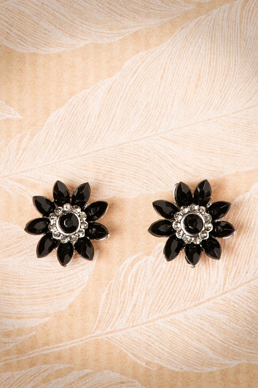 Lovely Schmuck | Audrey Jet Flower Ohrstecker In Schwarz Und Silber